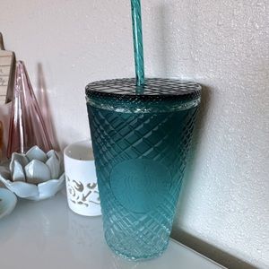 NWT 🧜‍♀️ Starbucks 16 oz Gem Cut Travel Cup in Gorgeous Ocean Waves Color.